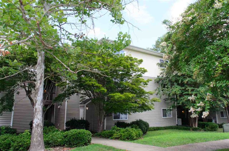 303 Smith Level Rd #D31, Chapel Hill, NC 27516