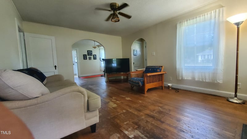 303 Stallings St, Clayton, NC 27520