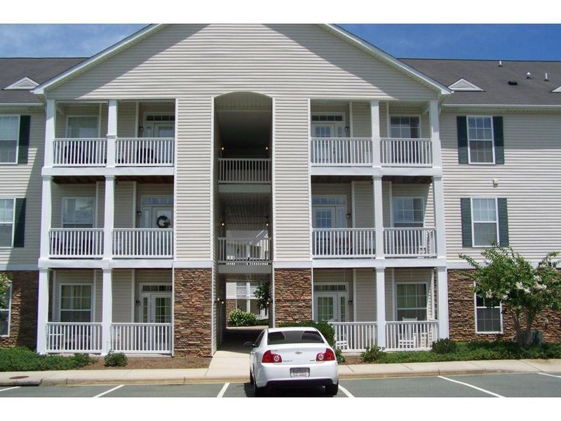3031 Winston Dr #204, Burlington, NC 27215