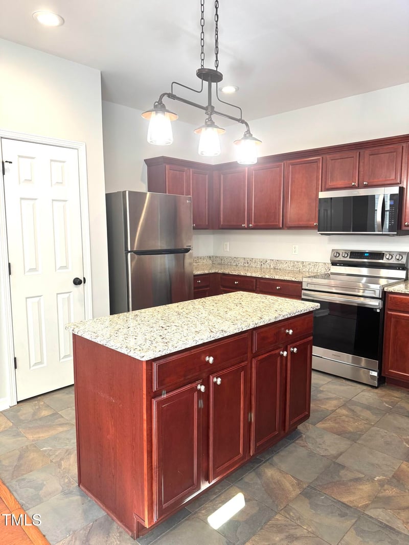 3033 Remington Oaks Cir, Cary, NC 27519