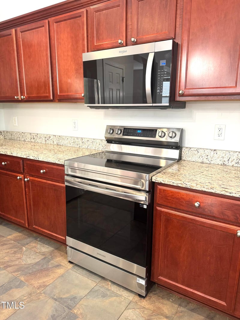 3033 Remington Oaks Cir, Cary, NC 27519