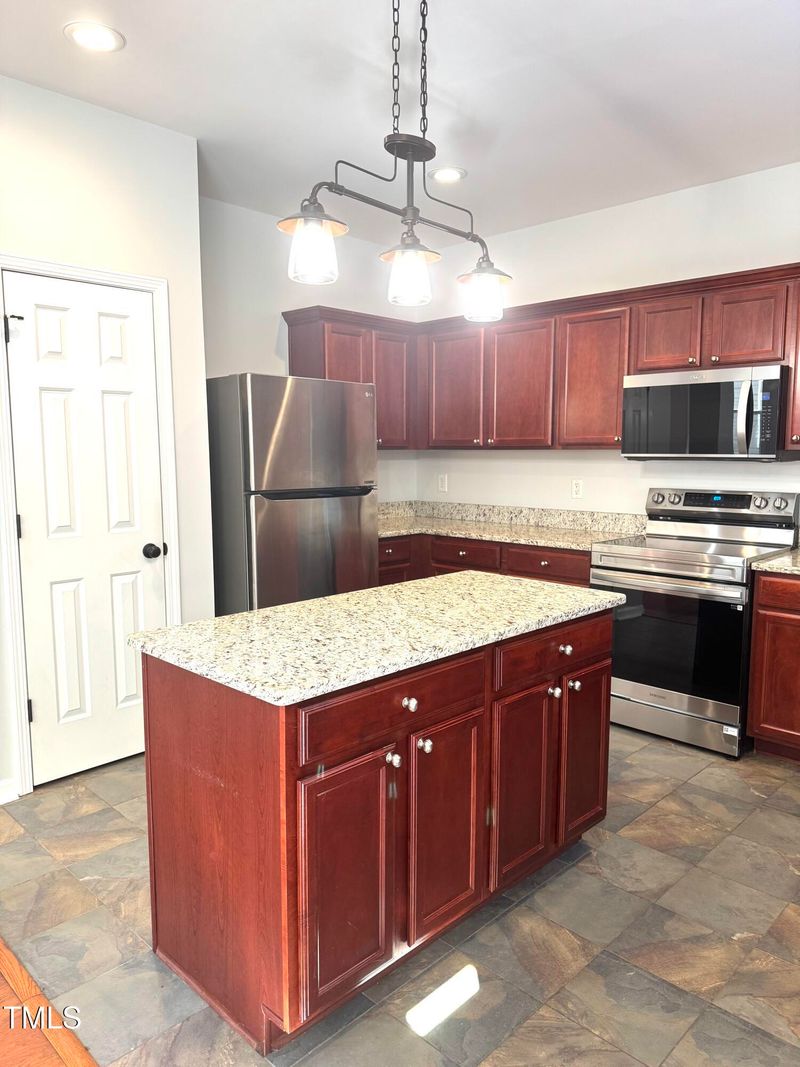 3033 Remington Oaks Cir, Cary, NC 27519