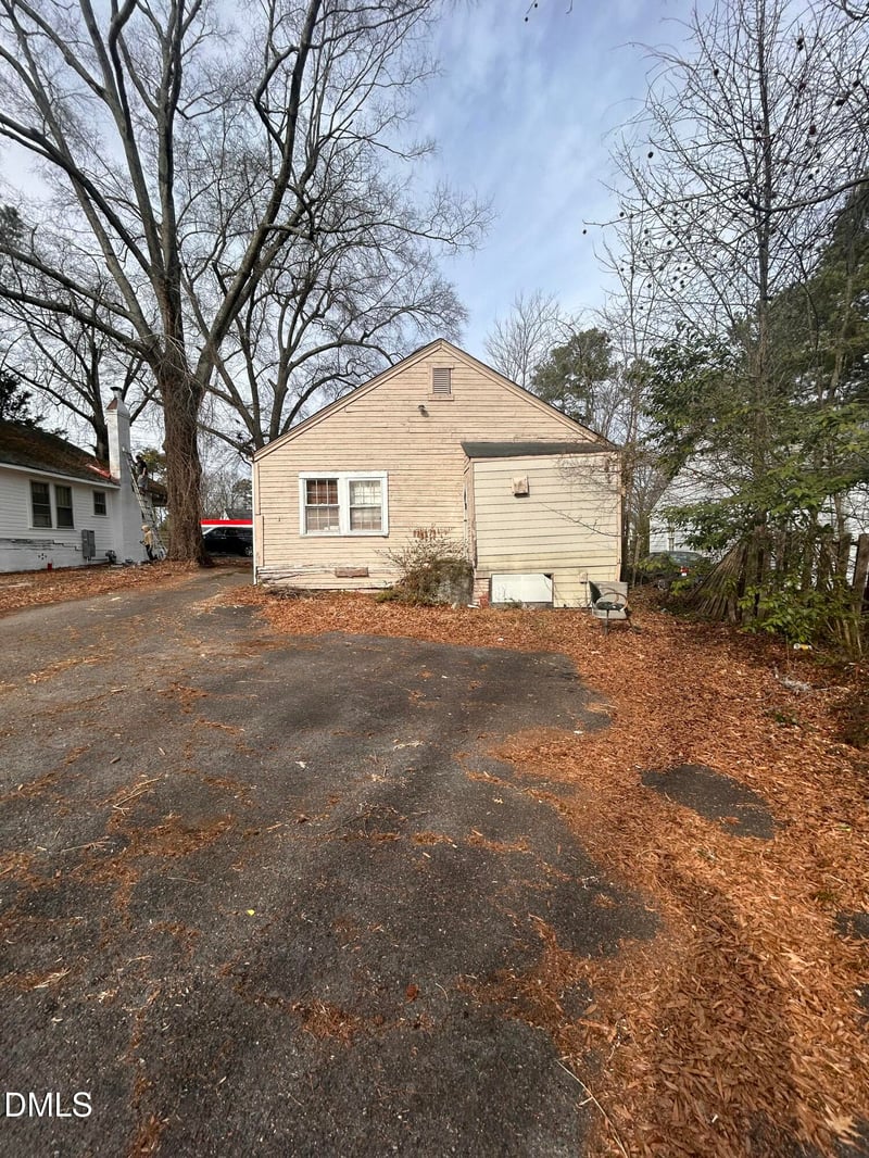 3033 University Dr, Durham, NC 27707