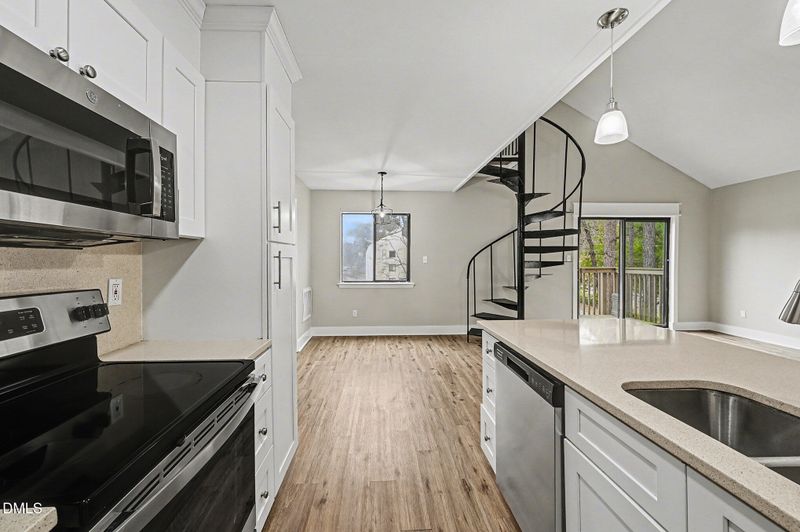 3035 Huntleigh Dr, Raleigh, NC 27604
