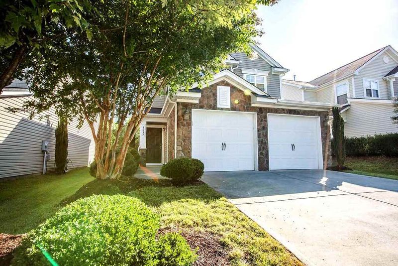 3037 Remington Oaks Cir, Cary, NC 27519