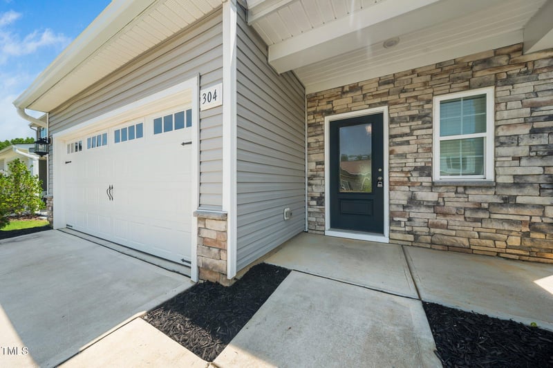 304 Azalea Gaze Dr, Youngsville, NC 27596