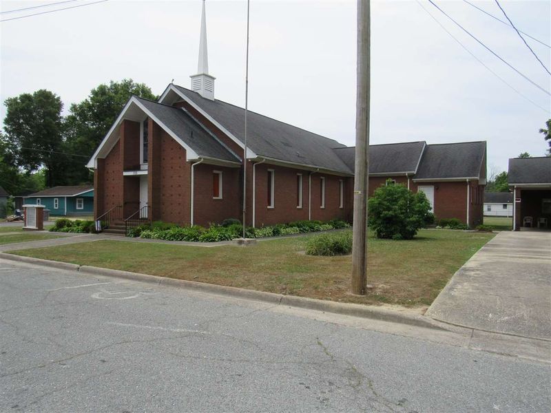 304 Elizabeth Ave, Selma, NC 27576