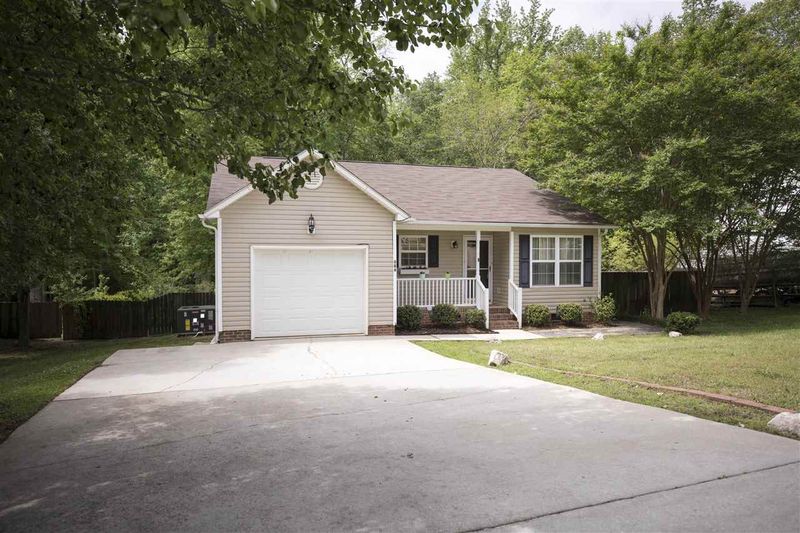 304 Fair Glen Rd, Holly Springs, NC 27540