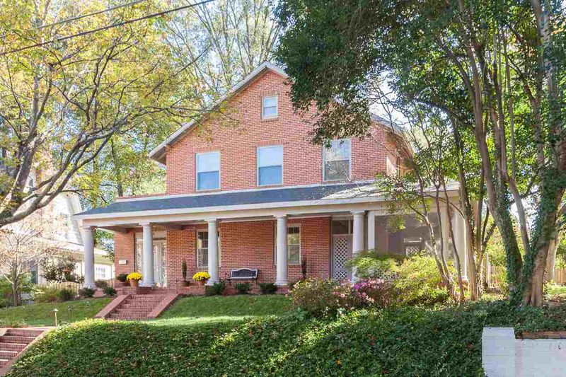 304 Hillcrest Rd, Raleigh, NC 27605