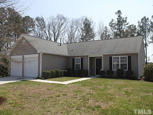 304 Holly Briar Dr, Fuquay Varina, NC 27526