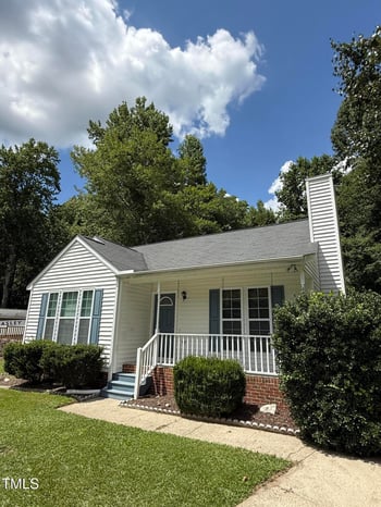 304 Holly Pines Ct, Holly Springs, NC 27540