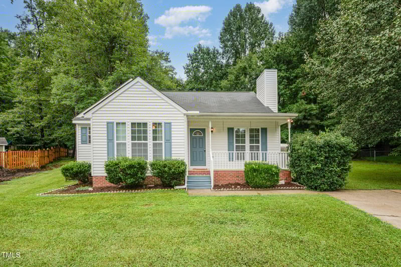 304 Holly Pines Ct, Holly Springs, NC 27540
