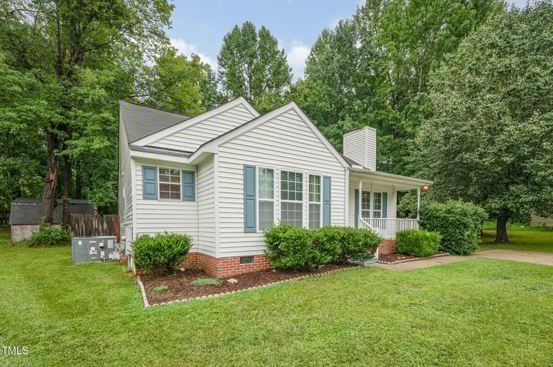 304 Holly Pines Ct, Holly Springs, NC 27540
