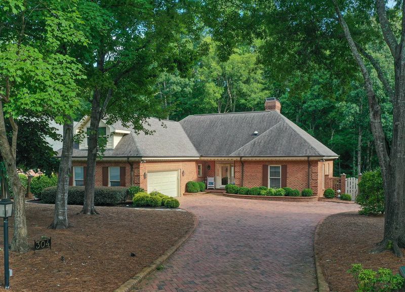 304 Lancaster Dr, Chapel Hill, NC 27517