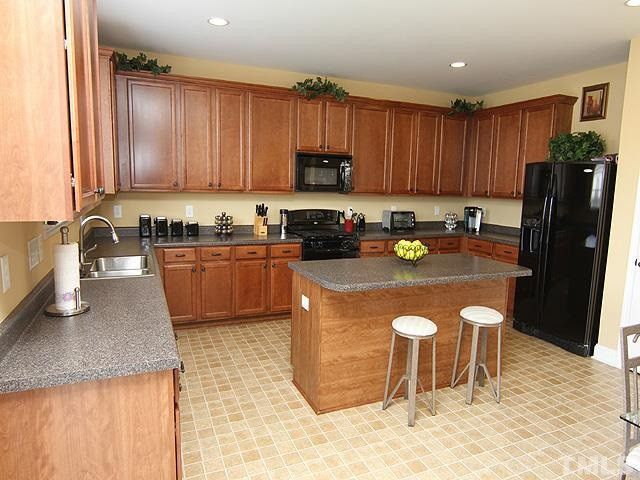 304 Larktree Ln, Fuquay Varina, NC 27526
