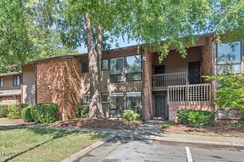 304 Oak Tree Dr, Chapel Hill, NC 27517