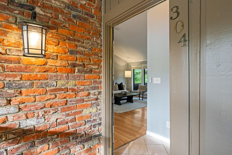 304 Oak Tree Dr, Chapel Hill, NC 27517