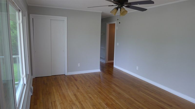 304 Oakgrove Dr, Graham, NC 27253