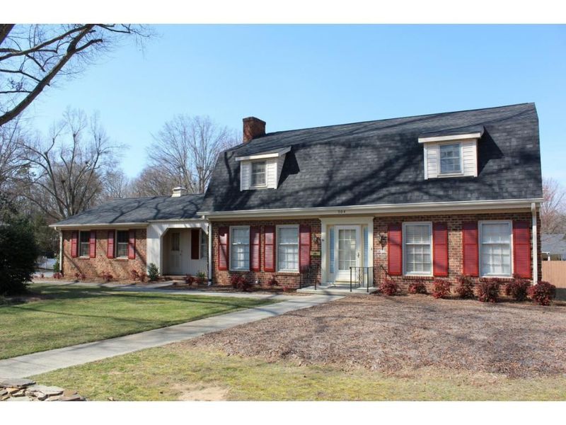304 Shadowbrook Dr, Burlington, NC 27215