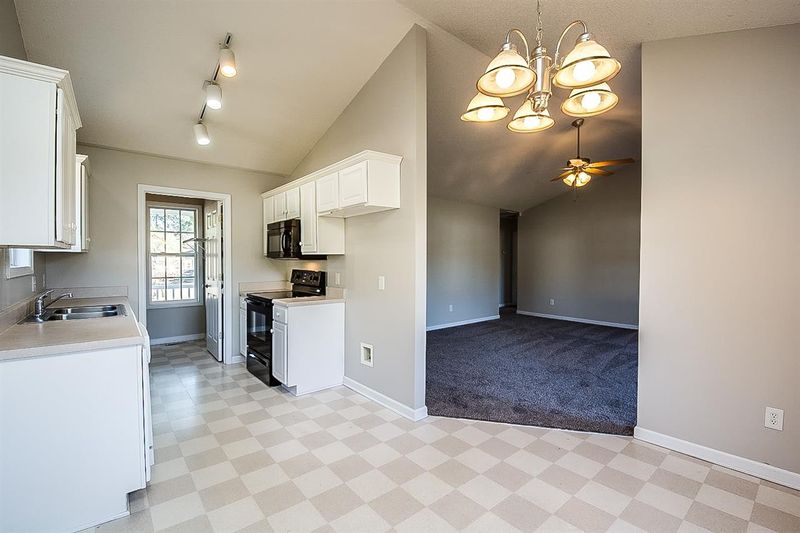 304 Sommerset Dr, Clayton, NC 27520