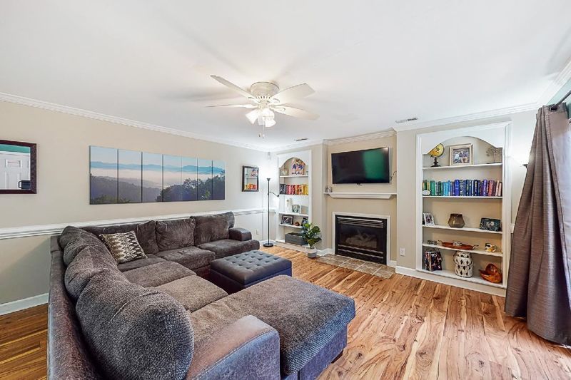 304 Summerwalk Cir #304, Chapel Hill, NC 27517