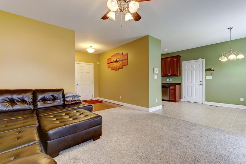 304 Village Square Dr, Dunn, NC 28334