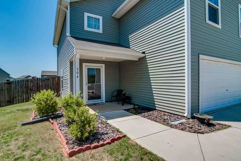 304 Wallington Ct, Mebane, NC 27302