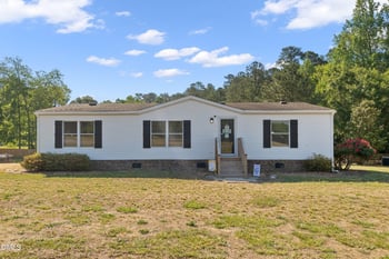 3040 Medlin Rd, Clayton, NC 27527