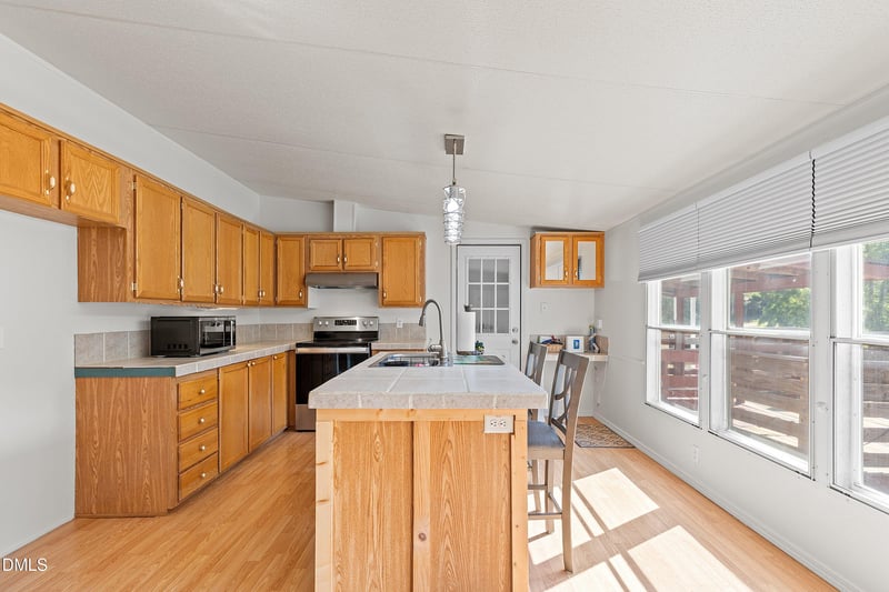 3040 Medlin Rd, Clayton, NC 27527