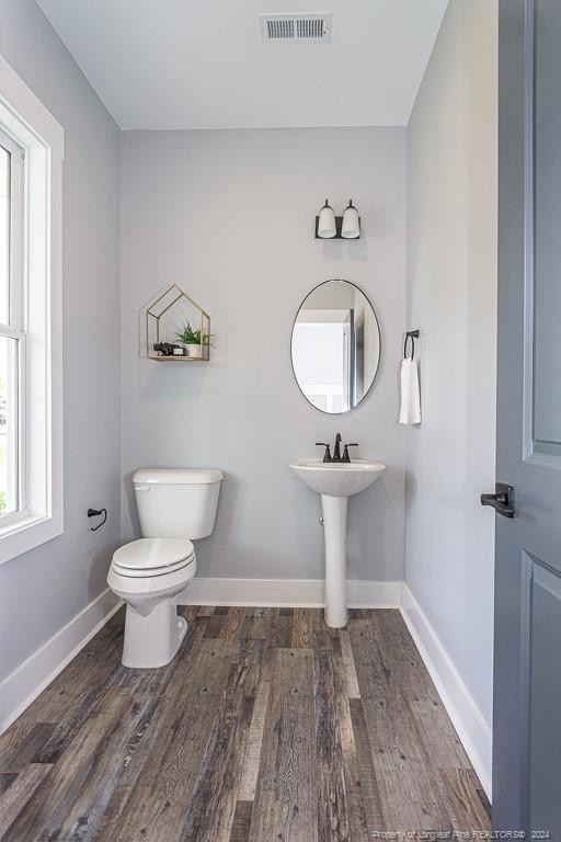 3043 Candlelight Dr, Fayetteville, NC 28311