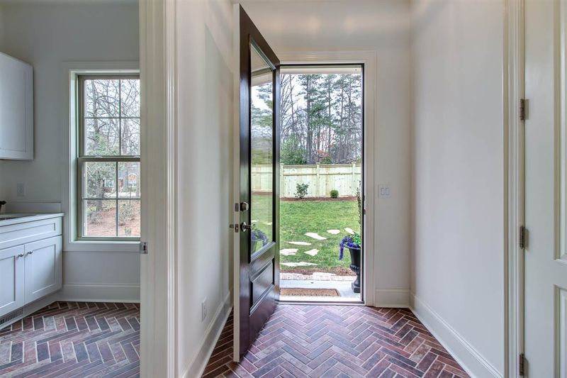3043 Churchill Rd, Raleigh, NC 27607