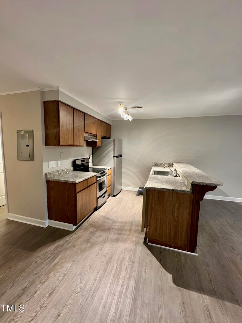 3047 Huntleigh Dr, Raleigh, NC 27604