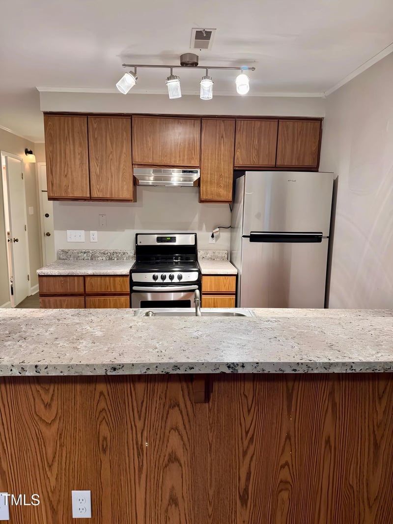 3047 Huntleigh Dr, Raleigh, NC 27604