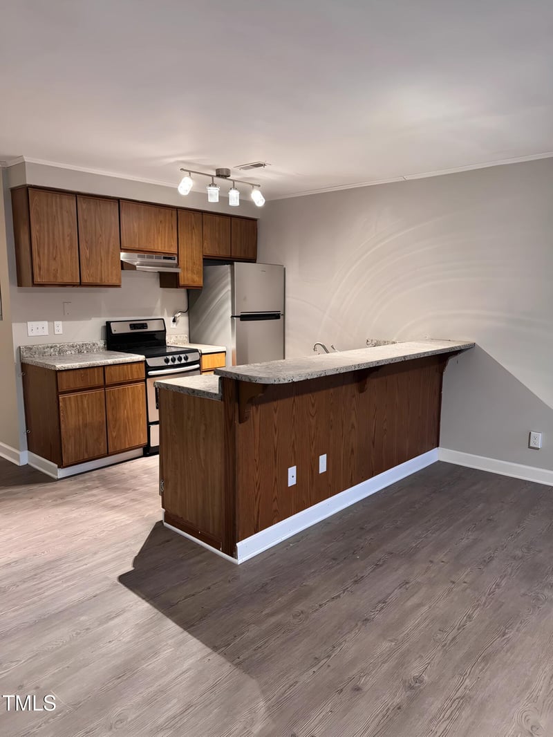 3047 Huntleigh Dr, Raleigh, NC 27604