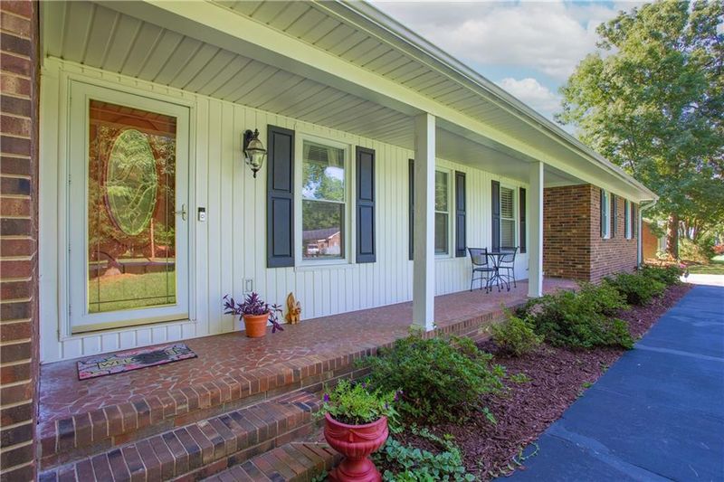 3048 Marlborough Rd, Burlington, NC 27215