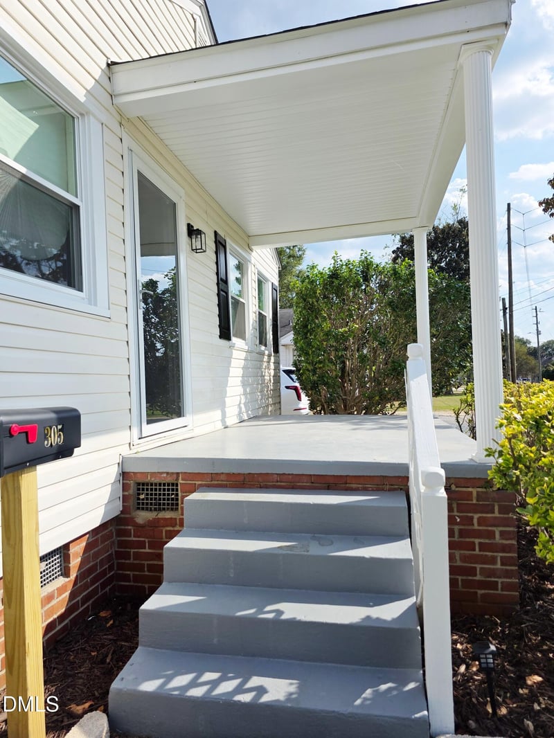 305 10th St, Erwin, NC 28339