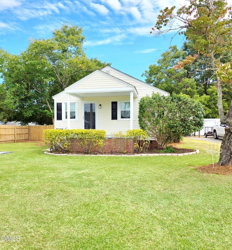 305 10th St, Erwin, NC 28339