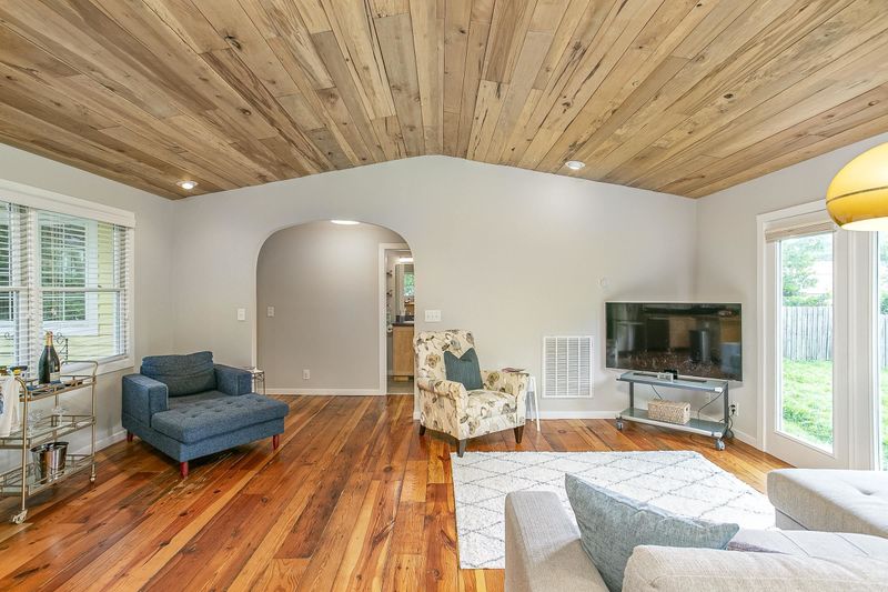 305 Allen Ruffin Ave, Hillsborough, NC 27278