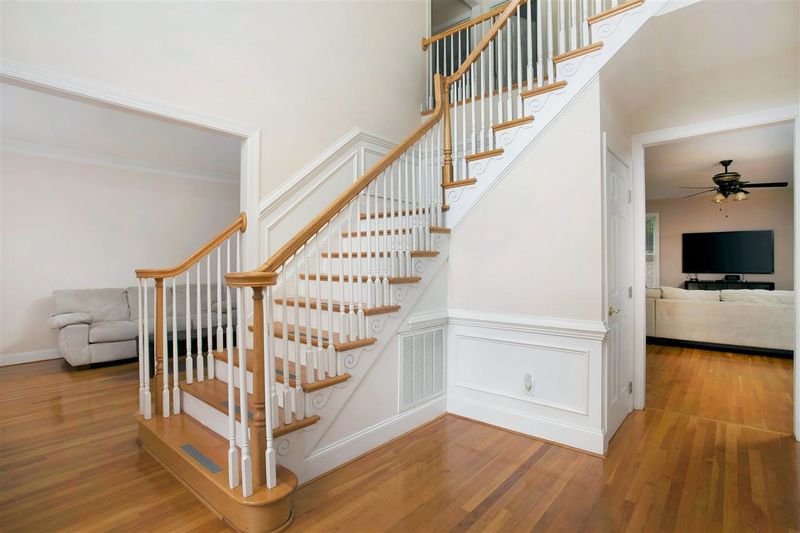 305 Atterbury Ln, Cary, NC 27518