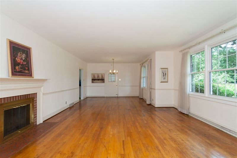 305 W Cornwallis Dr, Durham, NC 27707