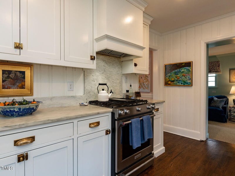 305 Drewry Ln, Raleigh, NC 27609