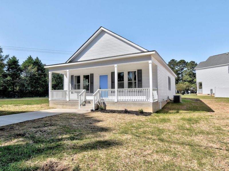 305 N Farmer Dr, Benson, NC 27504