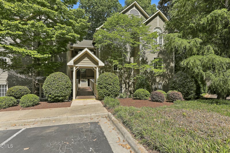 305 Glen Echo Ln #M, Cary, NC 27518