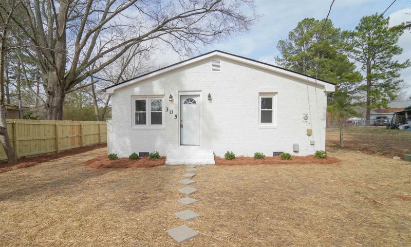 305 Graves St, Selma, NC 27576