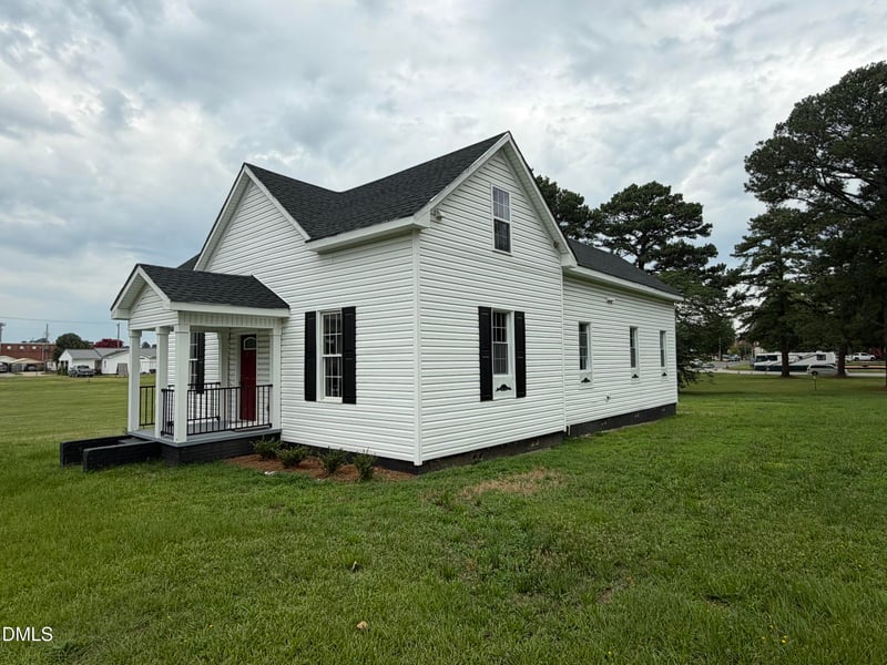 305 Harnett St, Benson, NC 27504