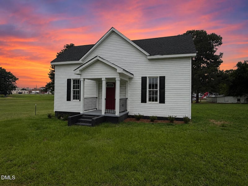 305 Harnett St, Benson, NC 27504