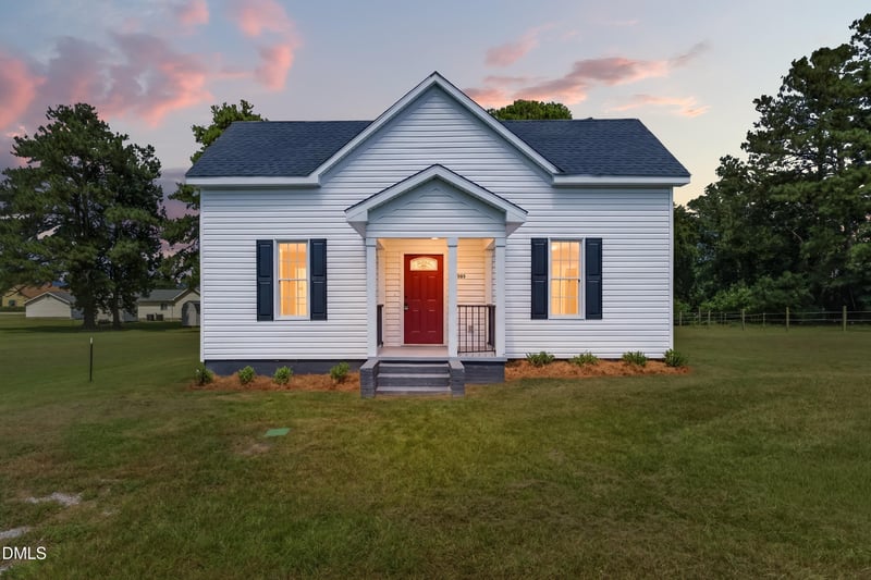 305 E Harnett St, Benson, NC 27504