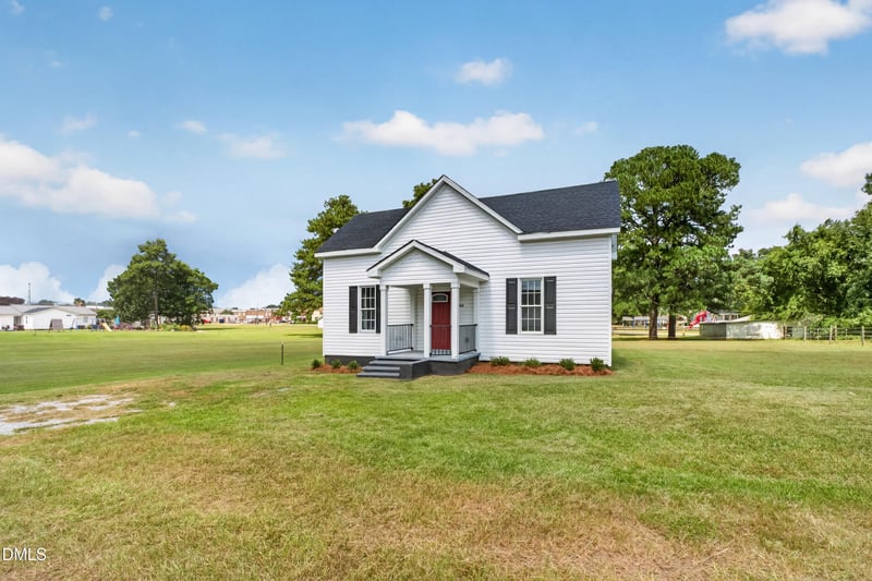 305 E Harnett St, Benson, NC 27504