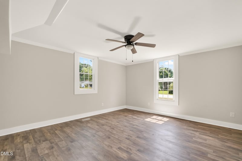 305 E Harnett St, Benson, NC 27504
