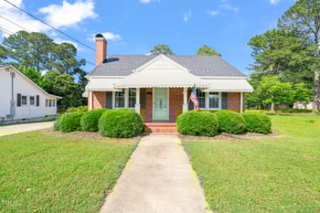305 Holmes St, Benson, NC 27504
